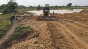 Строительство, обзор на площадку с засыпкой, другой ракурс