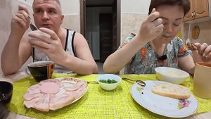 Мукбанг Вован меня НАПРЯГ , приходится решать все ПРОБЛЕМЫ самой, а он филонит! Семейный обед