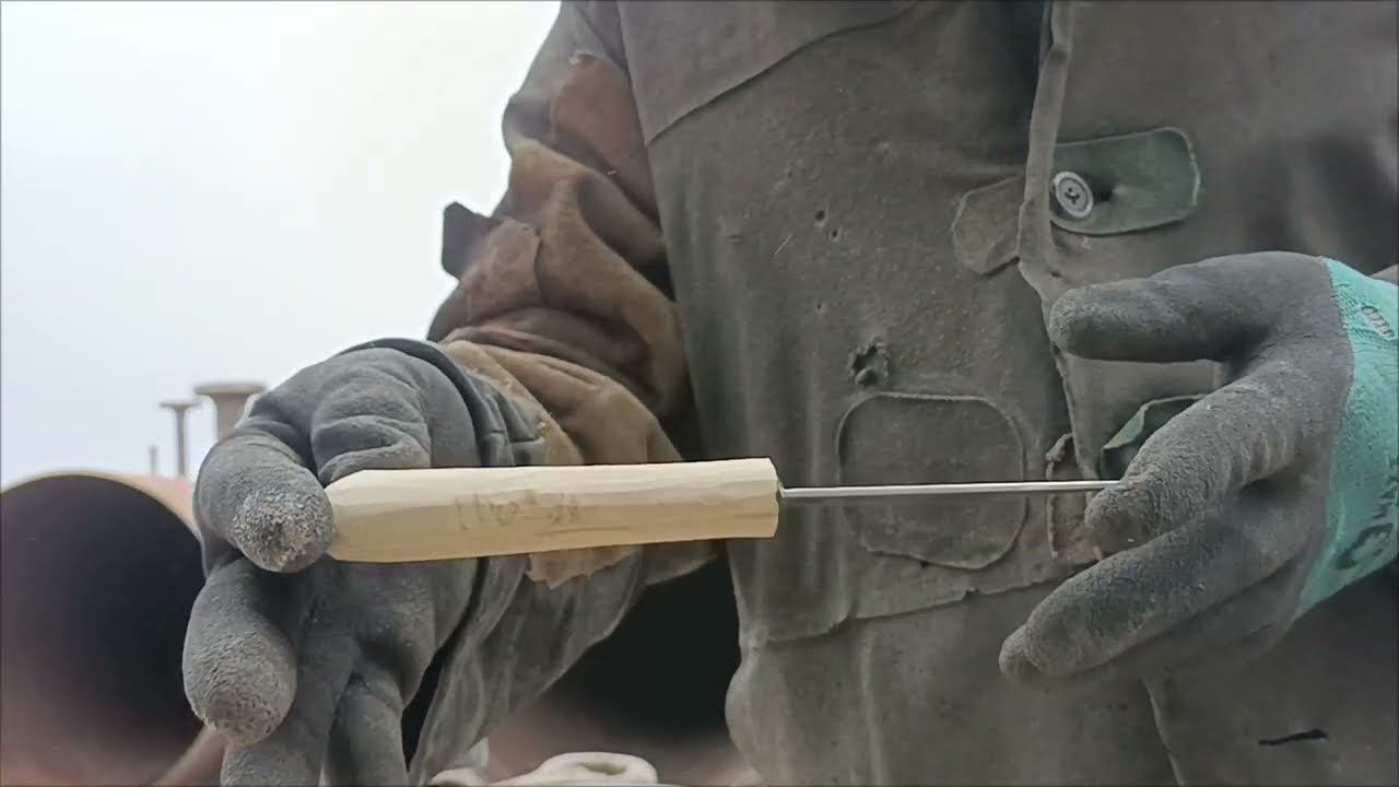 Придаю черновую форму рукояти ножа. смотреть онлайн