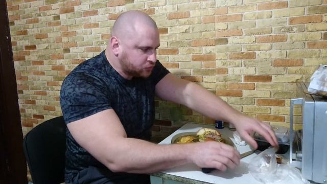 Бургеры и крылышки из ресторана. смотреть онлайн