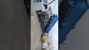 Тонар 60 кубов. Выгружаю металлолом...