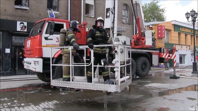 Пожар в объекте культурного наследия на Вайнера, 16 в Екатеринбурге смотреть онлайн