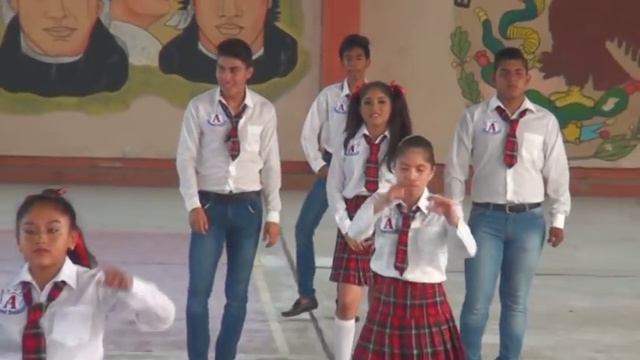 EL MEJOR VIDEO DE COLEGIALA MIS XV AÑOS ANA GABRIELA смотреть онлайн