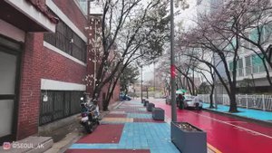 Дождливый день, прогулка под цветущей сакурой в Хондэ, Сеул, Корея 4K