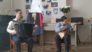 И. Тихонов - А. Шалов «Сельская кадриль»
В. Авксентьев Обработка русской народной