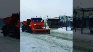Машина комбинированная уборочная на шасси КамАЗ-43118 (6х6)
