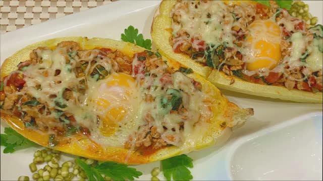 Кабачки, фаршированные индейкой с желтком и сыром