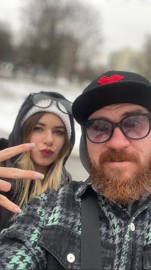 А ты прячешь под ресницами синие глаза 👀