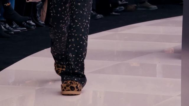Показ мужской коллекции Louis Vuitton осень-зима 2025-2026