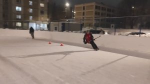 Катаюсь на коньках)