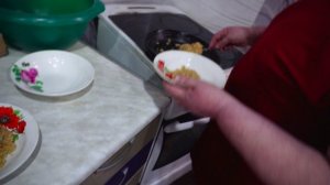 Жизнь в Сибири вкусно кушаем всей семьей ПОДВАЛ ИЛЬИЧА влог о жизни в глубинке семьи