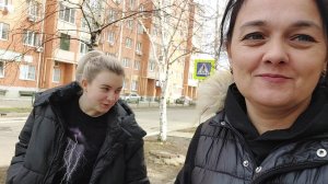 51. Переезд в Россию.  Назад дороги  нет ! Дочь  расстроена.  Купили куртку.