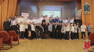 Детские инспекторы Петербурга и активисты «Движения первых» провели для юных петербуржцев флешмоб