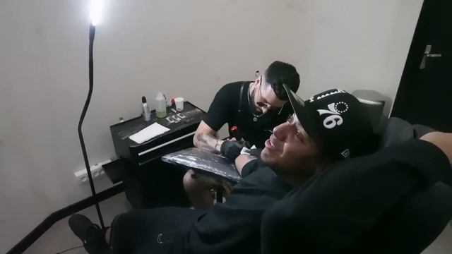 ON SE FAIT TATOUER POUR LA PREMIÈRE FOIS W/YoungTed смотреть онлайн