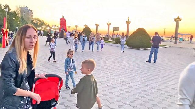 Анапа вечером. Вечерняя прогулка по Анапе с детьми. Отдых в Анапе 2021. 14 мая. #АМореФест21