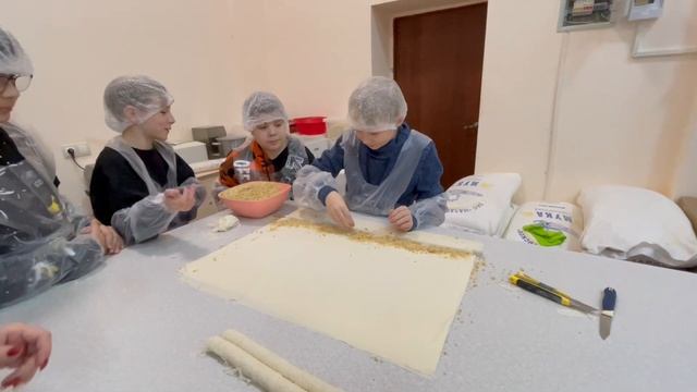 "Турецкие сласти" Орехов в пахлаве должно быть много смотреть онлайн