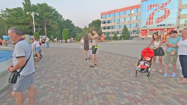 Анапа летом вечером. С Самбурова 93 идём гулять в центр Анапы. Вечерняя прогулка по Анапе летом vlog