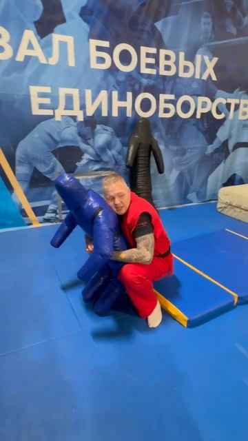 Как бросить агрессивного ребенка прогибом смотреть онлайн