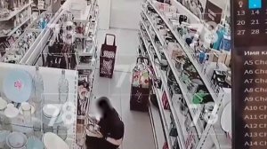 Питерский дрочер кончил на спину сотруднице магазина
