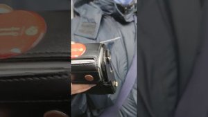Контролёр ГКУ организатор перевозок сбежала от пассажира обратно в автобус