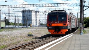 Электропоезд ЭД9М-0113. Отправление.