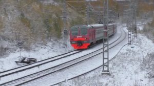 Два поезда РЖД пересеклись случайно на Транссибе зимой | Железная дорога