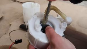 Замена топливного фильтра Hyundai Solaris и Kia Rio