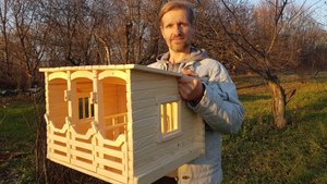 Конюшня для коллекционных лошадок.