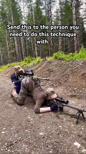 Так вот зачем женщины на войне.. Чтобы мужики лучше стреляли 💪 смотреть онлайн