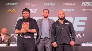 🔥 Алый зверь vs Леко. 
Битва взглядов на первой конференции Force FC.