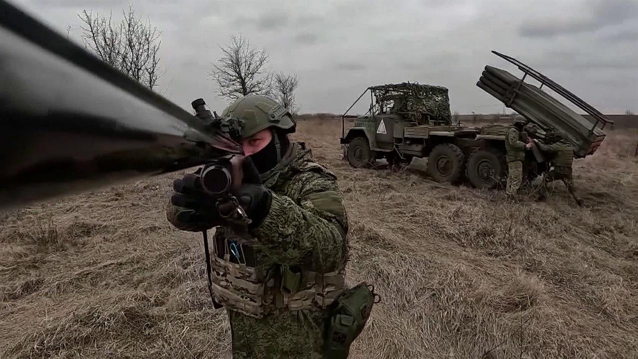 Репортаж из зоны СВО о работе артиллерии, которая ведет снайперский огонь из "Градов"