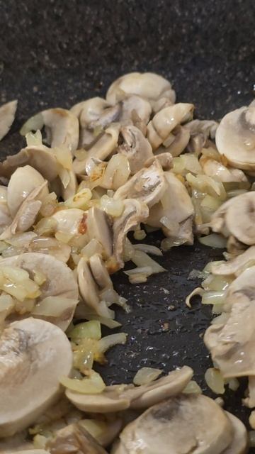 Паста Ризо с грибами и курицей