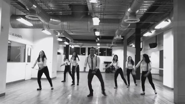 Zumba Despasito Luis Fonsi Feat Daddy Yankee Versión Salsa By Hugo Sanchez смотреть онлайн