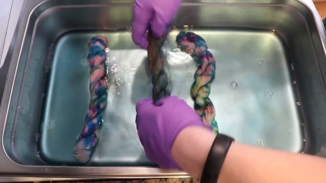 Dyeing Variegated Neon Mini Skein Sets in One Pan vs Each Color Separately 2022 SMSMS Night 2