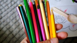 играем в цветные карандаши с детьми
