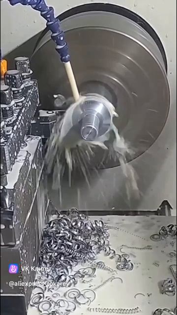 Отрезной токарный резец.