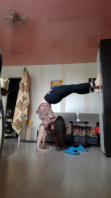 гимнастический элемент 🤸🏻♀️ смотреть онлайн