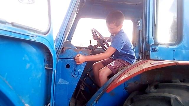 первый запуск мтз 80 после зимы смотреть онлайн