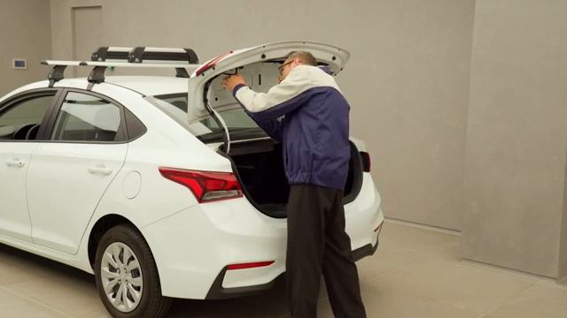 Hyundai Solaris 2 - Замена ламп в задних фонарях смотреть онлайн