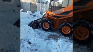 Уборка снега минипогрузчик lokust