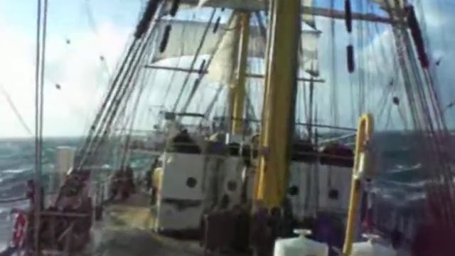 "Мир" под парусами смотреть онлайн