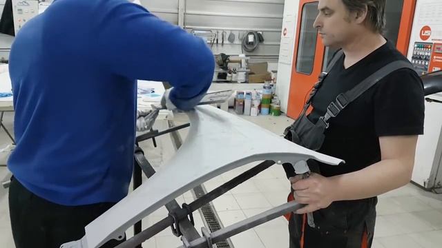 Подготовка к окраске крыла Хонда часть 2, грунт наполнитель и подготовка к окраске. смотреть онлайн