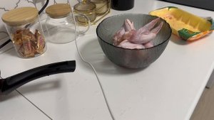 Сегодня будут куриные крылышки в духовке Vkysnogotovim