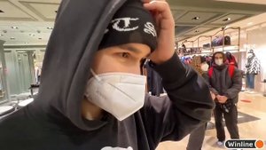 Кореш заплакал на стриме т.к  Парадеевич и Плохой парень подарили куртку за 100к