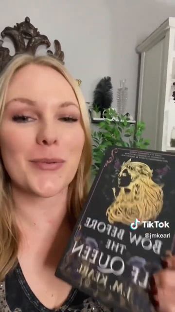 #bowbeforetheelfqueen #enemiestolovers #booktube #bookstagram #bookrecommendations #fantasy #romanc