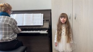 Детская новогодняя песенка "Белые снежинки"