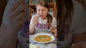 Мукбанг. Чечевичный суп в прикуску с зеленым луком😋