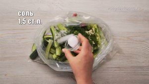 Рецепты в домашних условиях: Превосходные,_хрустящие_МАЛОСОЛЬНЫЕ_ОГУРЦЫ_в_пакете_Хлопот_на_10