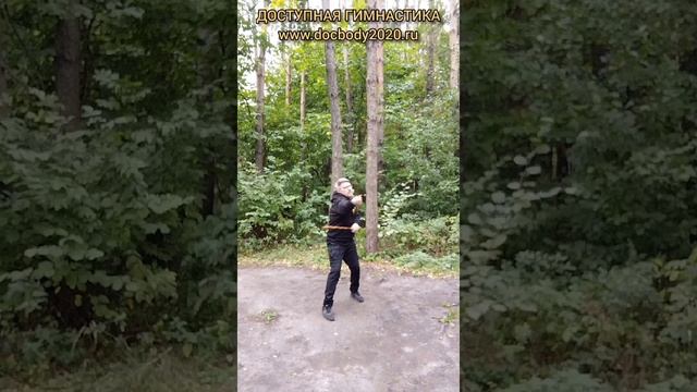 Упражнения с ротанговыми палками в лесу (3)