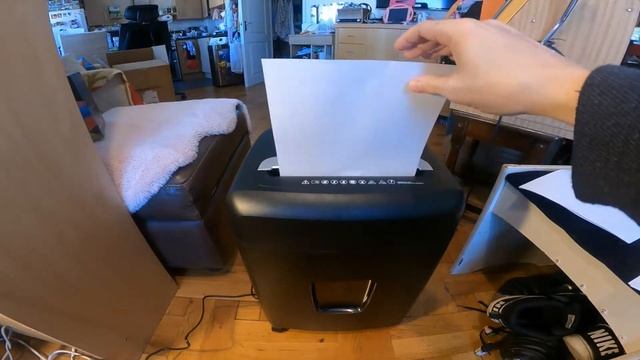 Amazon Basics 12 Sheet Micro-Cut Paper, Credit card and CD Shredder Review